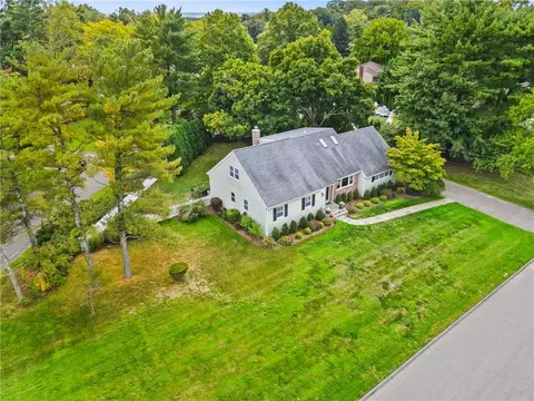 11 Whippoorwill Rd, Rye Brook, NY 10573