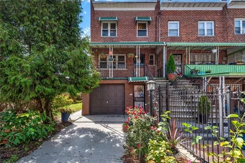 970 E 224th St, New York, NY 10466
