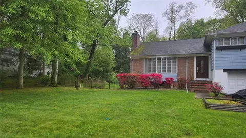 18 Birchwood Ln, Greenburgh, NY 10530