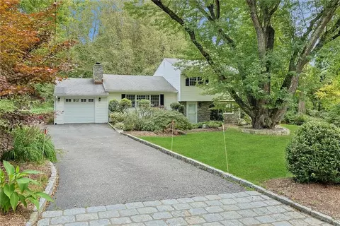 21 Meadowbrook Rd, Mount Pleasant, NY 10570