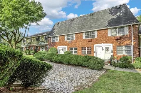 153 Parkside Dr, Ramapo, NY 10901