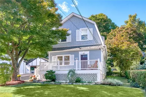 128 Sarles Ln, Mount Pleasant, NY 10570