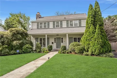 415 Pelham Manor Rd, Pelham, NY 10803