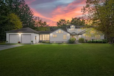 380 Delaware Dr, Tusten, NY 12764