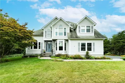 97 Dakota Dr, East Fishkill, NY 12533