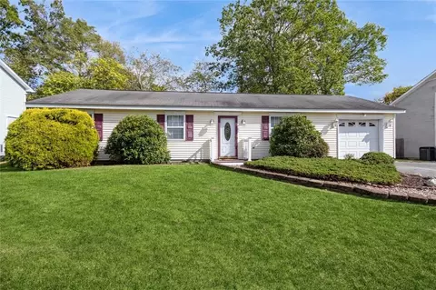 31 Hawk Ln, Poughkeepsie, NY 12601
