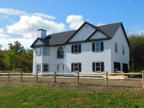 90 Quaker St, Wallkill, NY 12589
