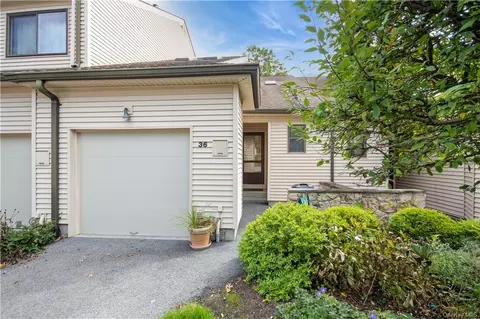 36 Hudson Watch Dr, Ossining, NY 10562