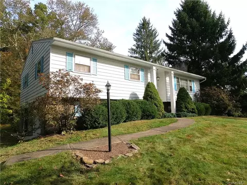 31 Hill And Hollow Rd, Hyde Park, NY 12538
