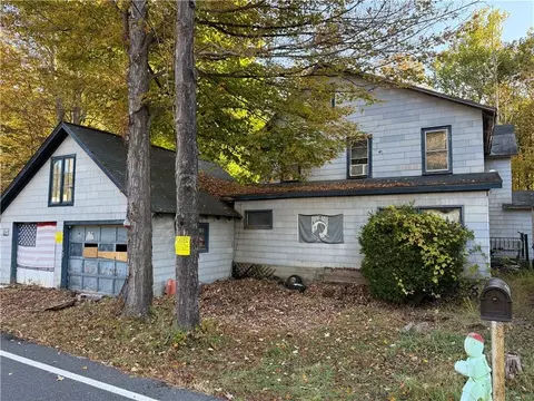 34 N Old Greenfield Rd, Ellenville, NY 12428