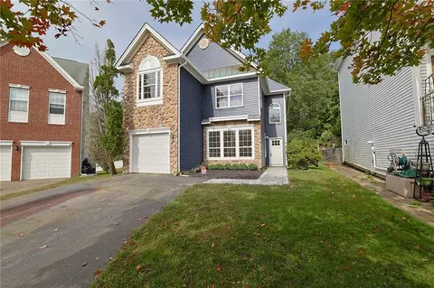10 Carlton Ct, Peekskill, NY 10566