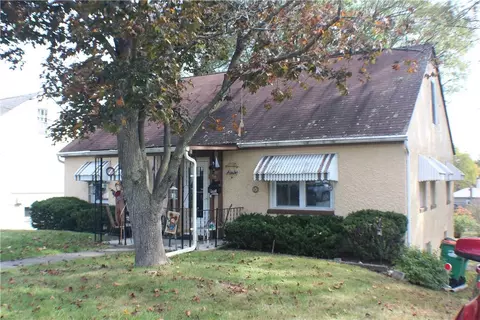 56 Crestwood Blvd, Arlington, NY 12603
