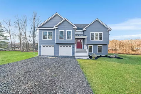 2 Primavera Dr, Newburgh Town, NY 12550