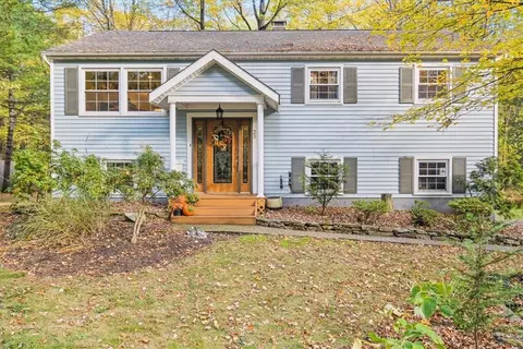 23 Van Dam Rd, Hyde Park, NY 12538