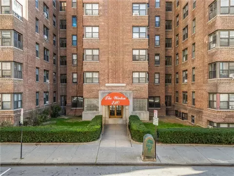 210 Martine Ave #4K, White Plains, NY 10601