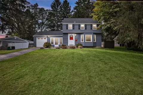19 South Dr, Hyde Park, NY 12538