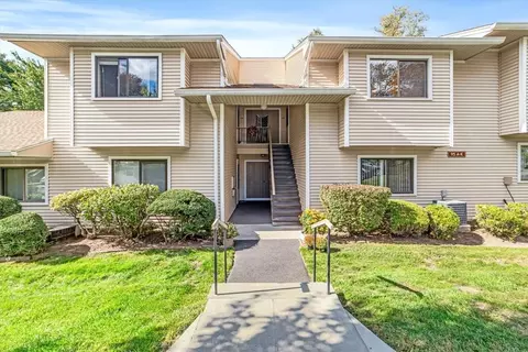 95 Molly Pitcher Ln #F, Yorktown, NY 10598