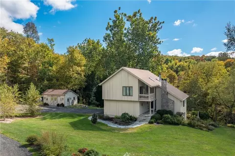 206 N Quaker Hill Rd, Pawling, NY 12564