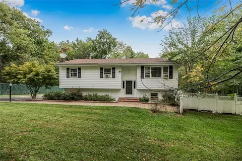 109 Ridge Rd, Clarkstown, NY 10989