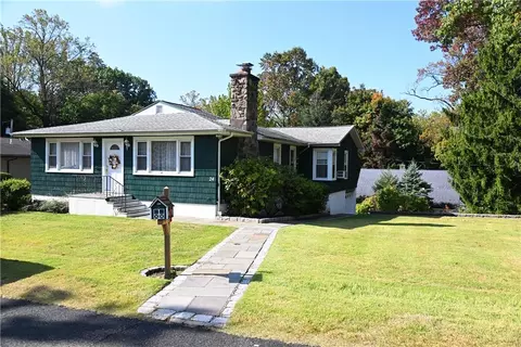 24 Lorenz Dr, Mount Pleasant, NY 10595