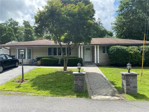 26 Woodland Rd, Mahopac, NY 10541