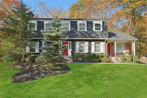 2 Southerly Pl, Clarkstown, NY 10956