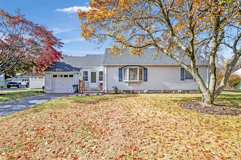 23 Crestwood Dr, Clarkstown, NY 10956
