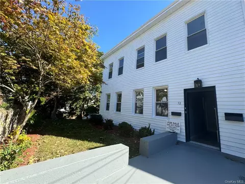 52 Rogers St, Eastchester, NY 10707