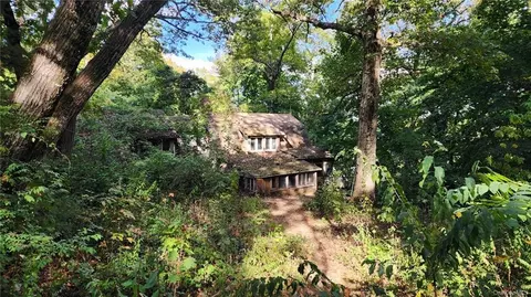 15 Colonial Ter, Mahopac, NY 10541