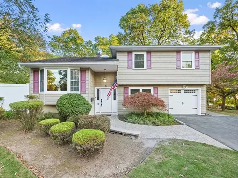 57 Shetland Dr, Clarkstown, NY 10956