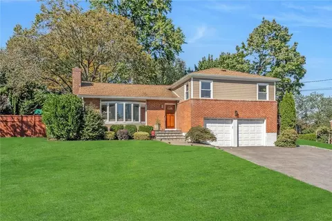 30 Fieldmere St, New Rochelle, NY 10804