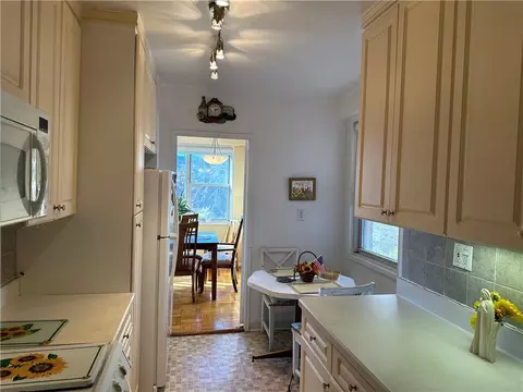 240 Garth Rd #4F2, Scarsdale, NY 10583