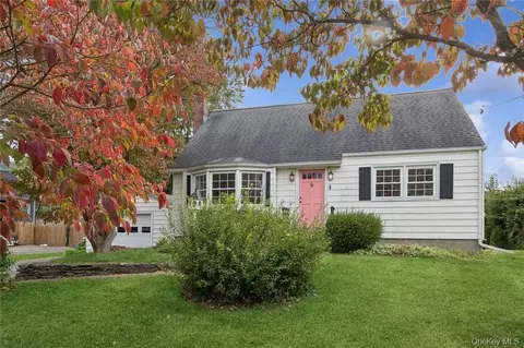 30 Kip Dr, Fishkill, NY 12524