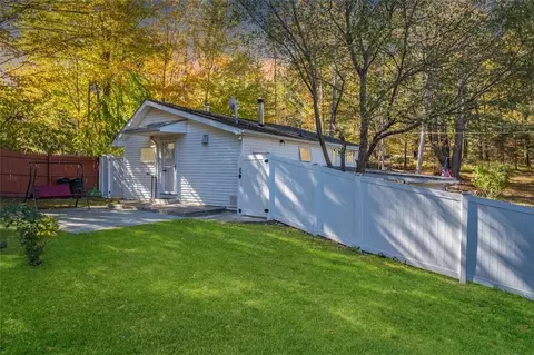43 Field Rd, Mount Hope, NY 10963