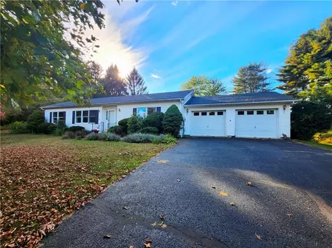28 Fruit Bud Ln, Red Hook, NY 12571