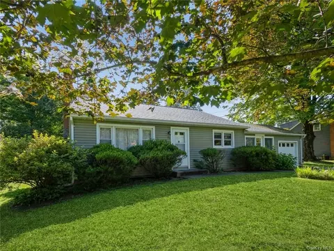 76 Sleight Plass Rd, La Grange, NY 12603 photo 1
