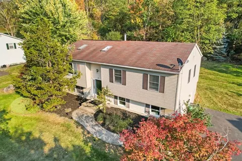 12 Lexington Ave, Woodbury, NY 10930