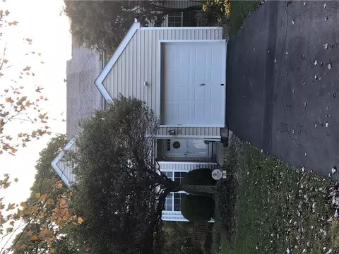 20 Prestwick Ct, Poughkeepsie, NY 12603