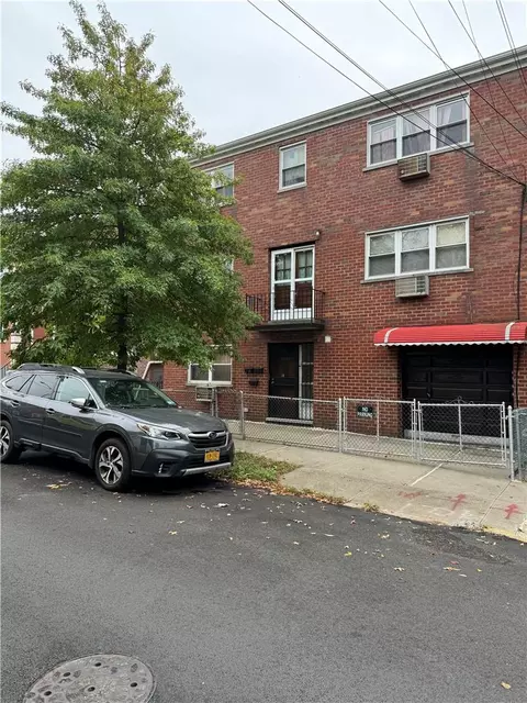 2834 E 196th St, New York, NY 10461