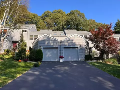 214 Horseshoe Cir, Ossining, NY 10562