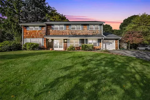 16 Morningside Dr, Patterson, NY 12563