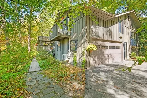 11 Bellevue Rd, Lloyd, NY 12528