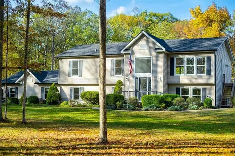 75 Stella Dr, Gardiner, NY 12525