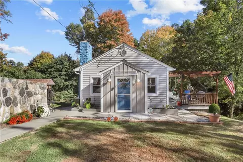 20 Locust Dr, Mahopac, NY 10541