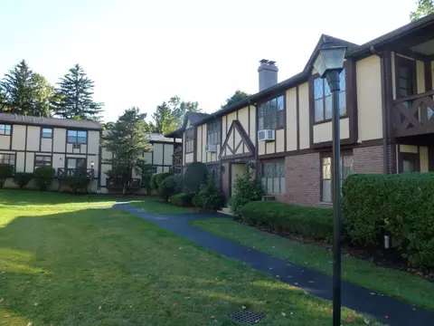 437 Sierra Vista Ln, Clarkstown, NY 10989