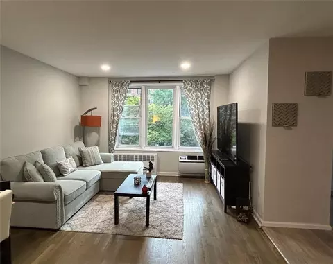 1332 Metropolitan Ave #3H, New York, NY 10462