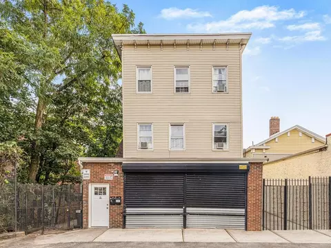 2 Carlisle Pl, Yonkers, NY 10701