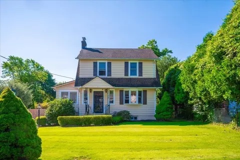 7 Tompkins Ave, Clarkstown, NY 10994