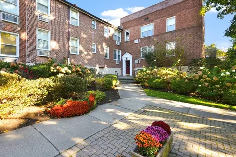 325 Palmer Ter #2E, Mamaroneck, NY 10543