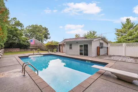 312 Old Haverstraw Rd, Clarkstown, NY 10920